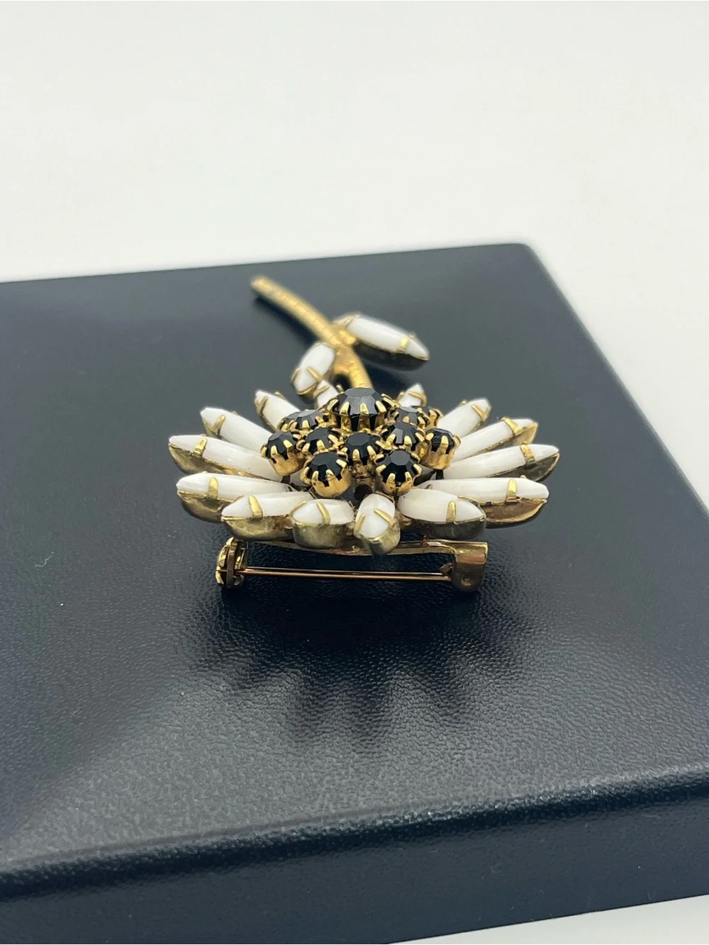 White milk glass black rhinestone daisy flower gold tone brooch pin vintage